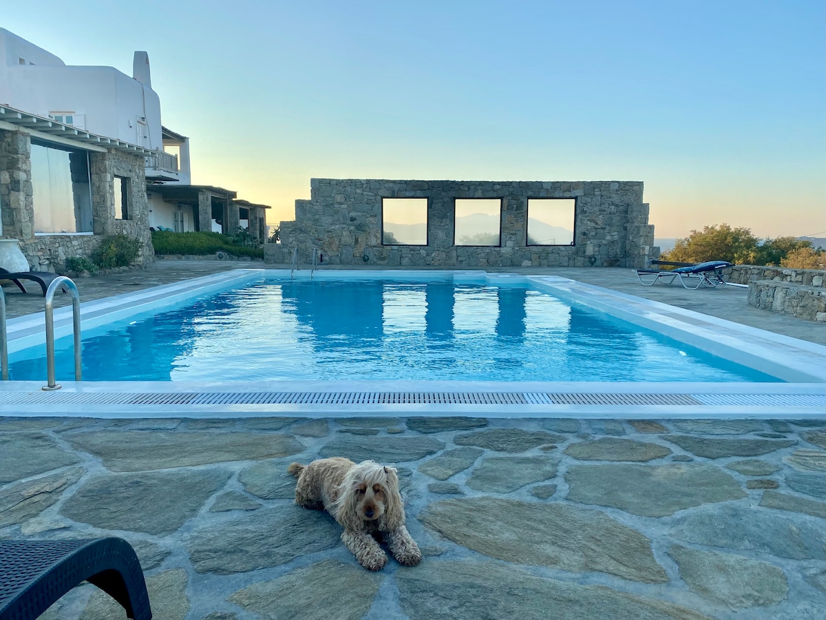 Villa Ruffi Mykonos, piscina al tramonto con vista sul Mar Egeo